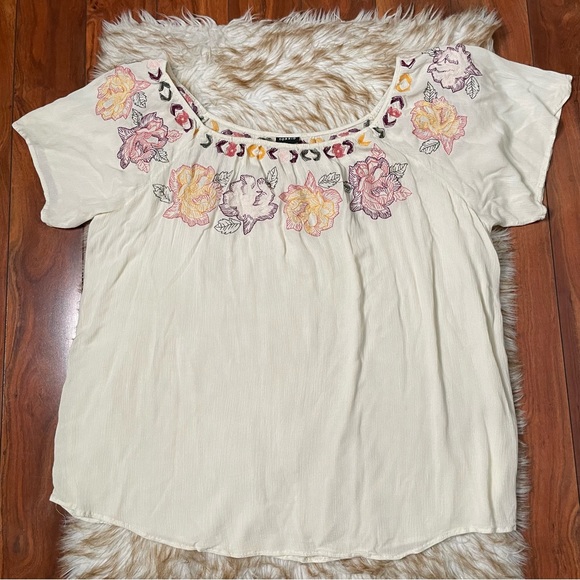 Torrid 3X floral embroidered off shoulder top - Picture 6 of 6